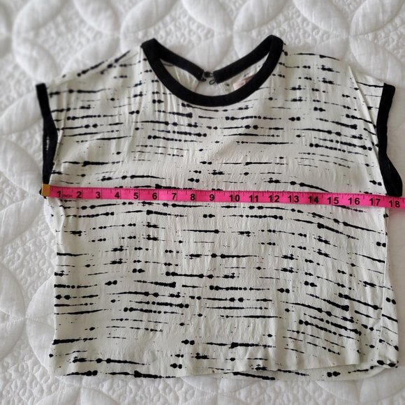 Forever 21 Black and White Crop Top - Picture 3 of 5